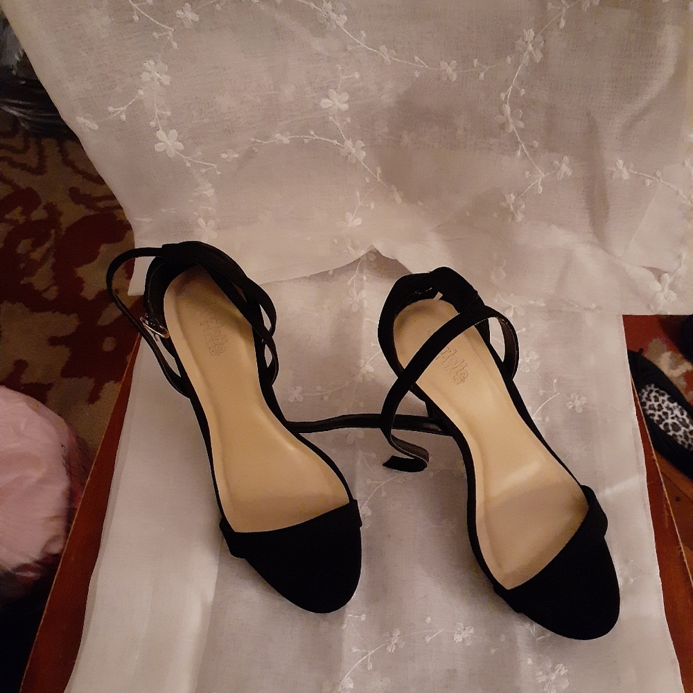 Stilettos - Picture 2 of 2